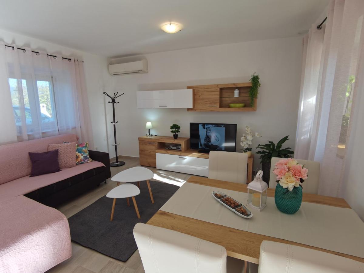 Jasmina Apartment Hum Eksteriør billede